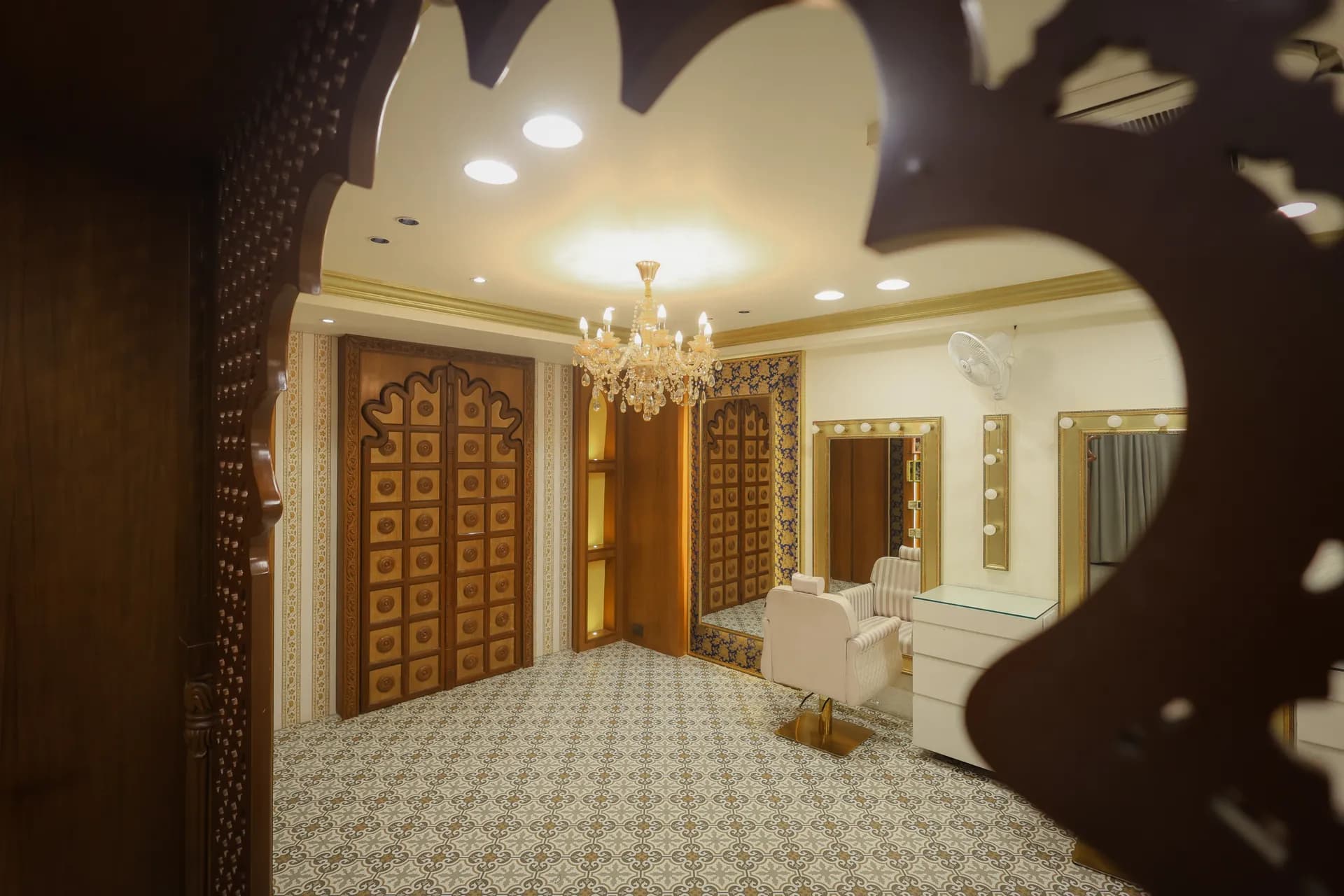 Jharokha view into Kaya Planet’s Indian-aesthetic bridal photography space